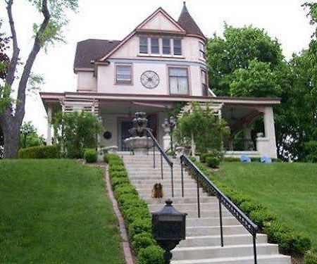 Isadoras Bed And Breakfast West Bend Εξωτερικό φωτογραφία