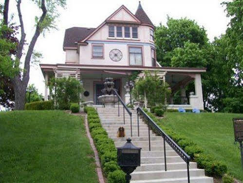 Isadoras Bed And Breakfast West Bend Εξωτερικό φωτογραφία