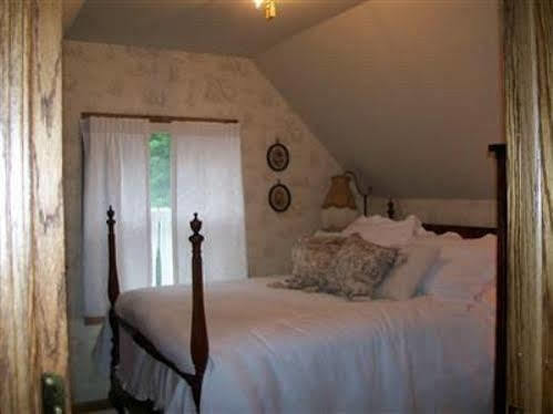 Isadoras Bed And Breakfast West Bend Εξωτερικό φωτογραφία